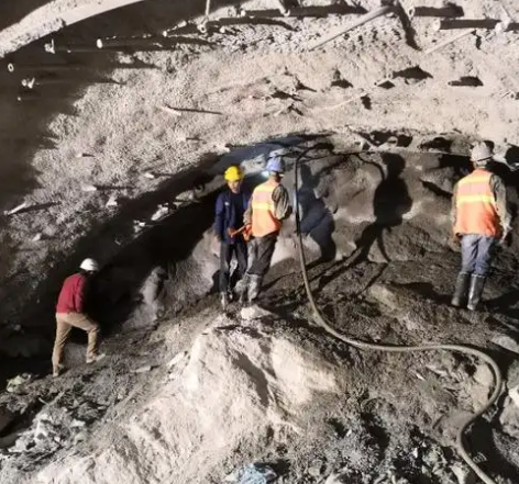 黔西隧道拱顶带模注浆料，微膨胀注浆料的特点及施工工艺
